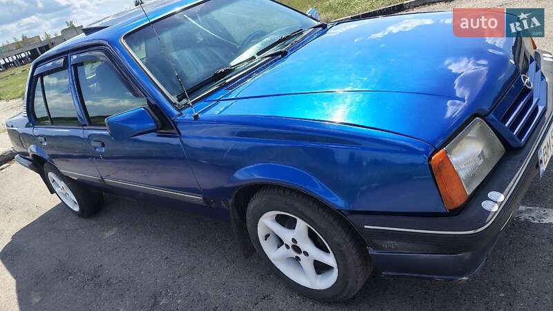 Седан Opel Ascona 1988 в Сумах