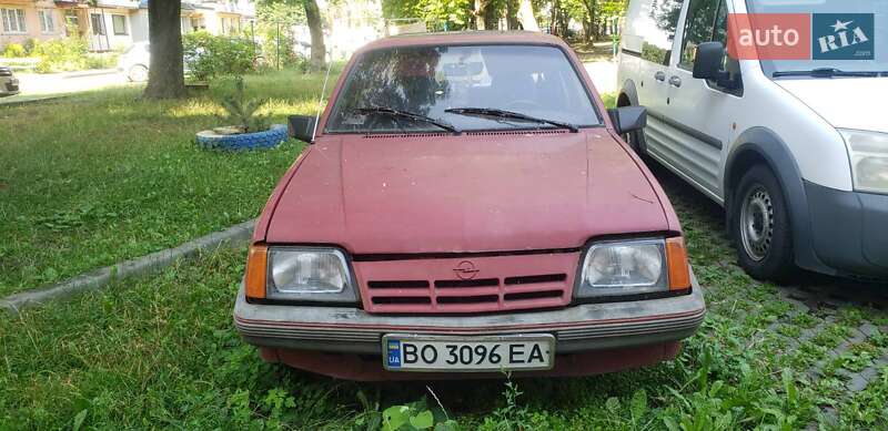 Хэтчбек Opel Ascona 1986 в 