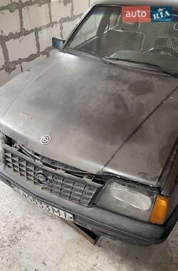 Седан Opel Ascona 1986 в 