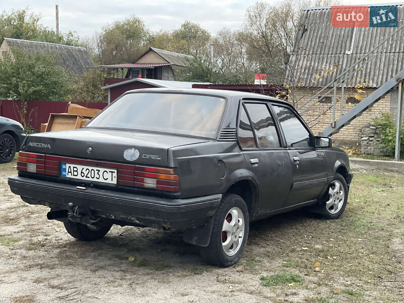 Седан Opel Ascona 1986 в Буче