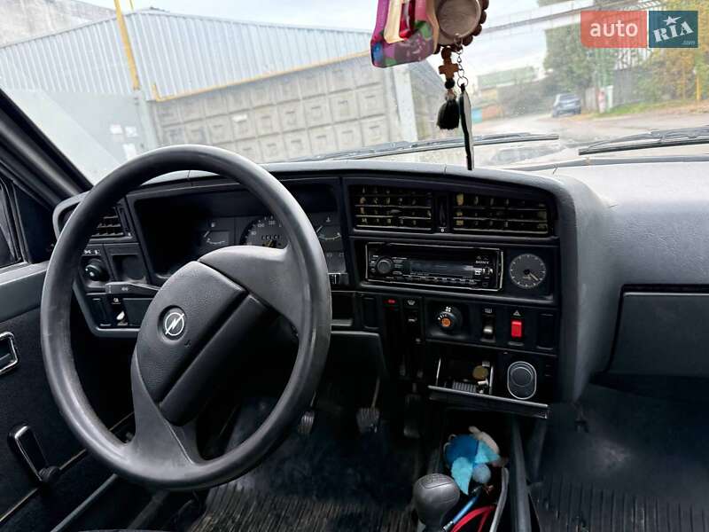 Седан Opel Ascona 1984 в Виннице