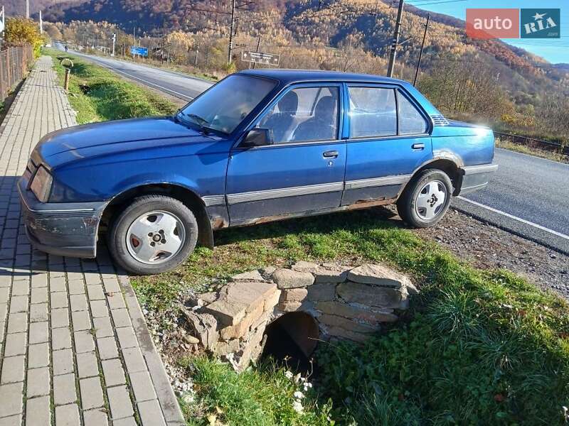 Седан Opel Ascona 1988 в Ужгороді