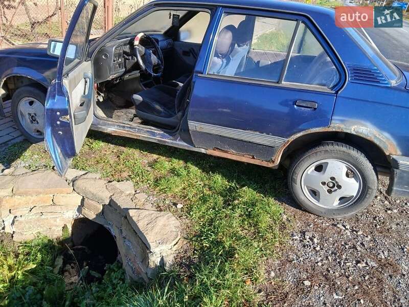 Седан Opel Ascona 1988 в Ужгороді