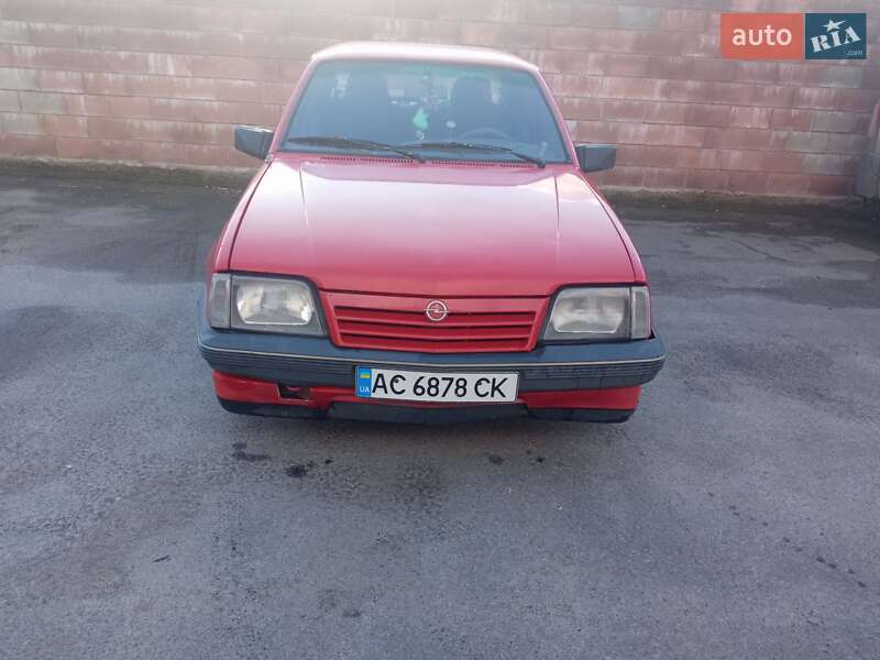 Седан Opel Ascona 1988 в Луцьку