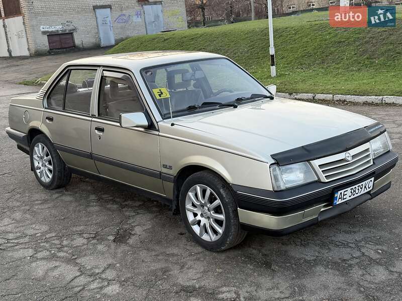 Седан Opel Ascona 1988 в Кам'янському