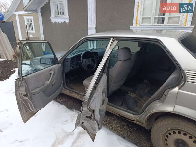 Седан Opel Ascona 1988 в Кельменцах