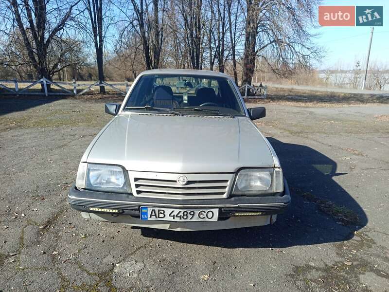 Седан Opel Ascona 1988 в Виннице