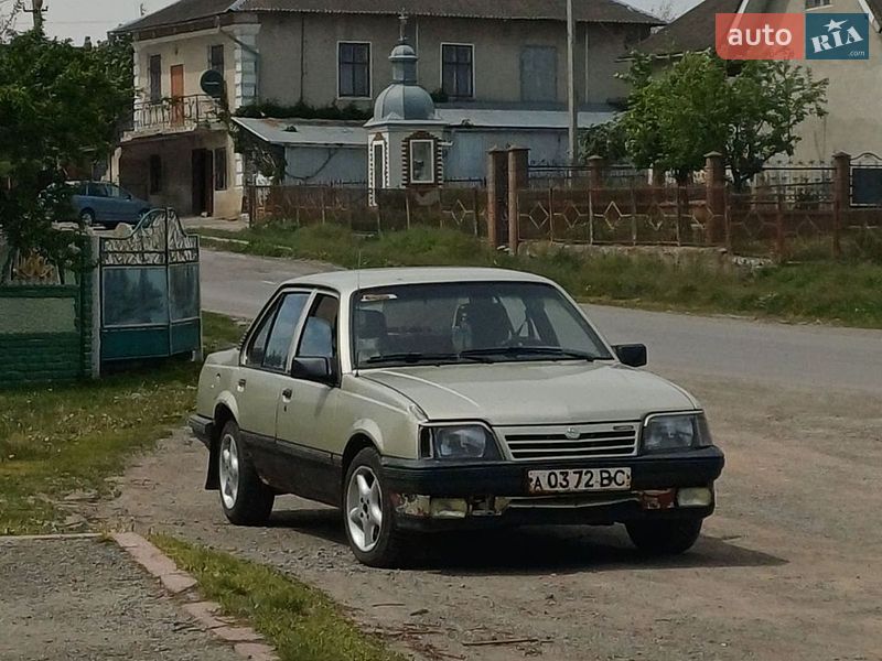 Седан Opel Ascona 1986 в Гусятині