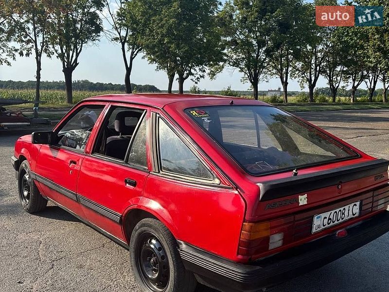 Седан Opel Ascona 1985 в Владимире