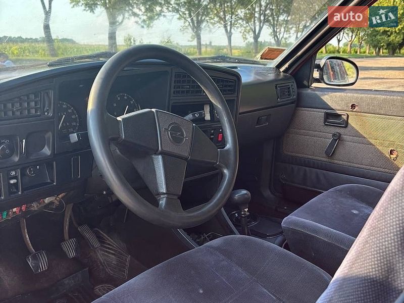 Седан Opel Ascona 1985 в Владимире