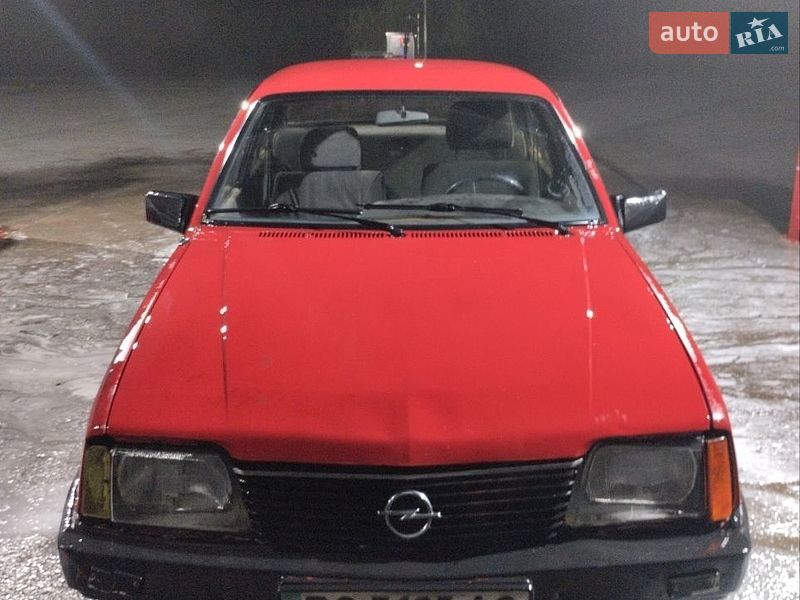 Седан Opel Ascona 1985 в Городенці