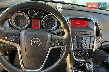 Хетчбек Opel Astra GTC 2010 в 