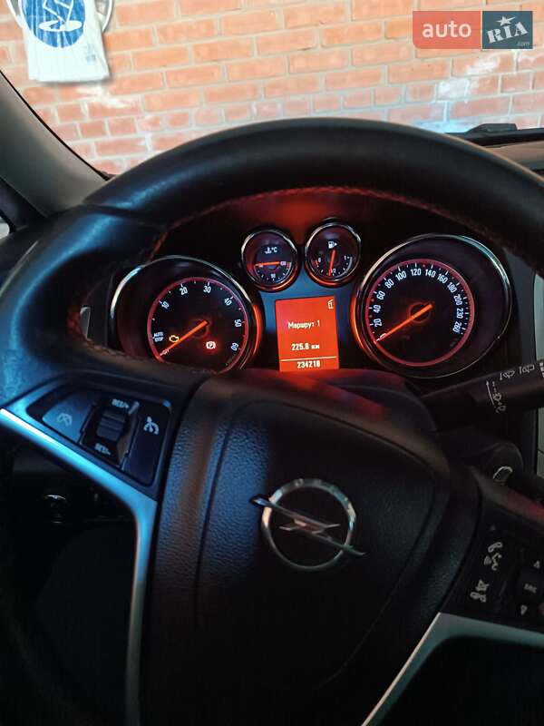 Хэтчбек Opel Astra GTC 2011 в Полтаве
