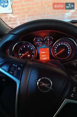 Хэтчбек Opel Astra GTC 2011 в 