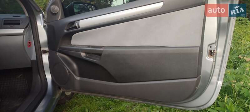 Хэтчбек Opel Astra GTC 2006 в Звягеле