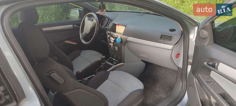 Хэтчбек Opel Astra GTC 2006 в Звягеле
