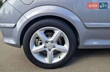 Хэтчбек Opel Astra GTC 2006 в 