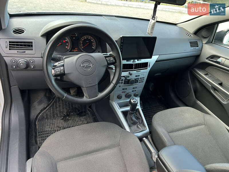 Хэтчбек Opel Astra GTC 2009 в Черкассах