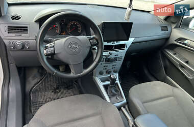 Хэтчбек Opel Astra GTC 2009 в 