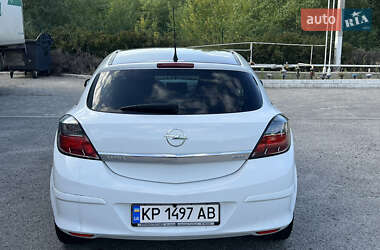 Хэтчбек Opel Astra GTC 2009 в 