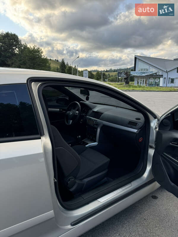 Хетчбек Opel Astra GTC 2004 в Чернівцях