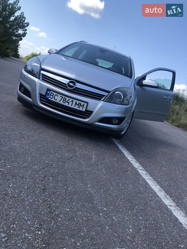 Хэтчбек Opel Astra GTC 2009 в Львове