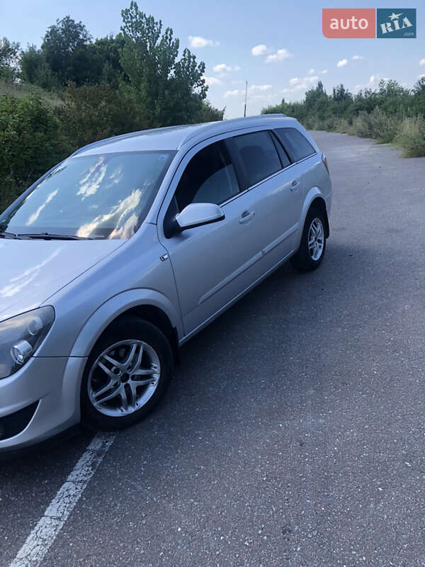 Хэтчбек Opel Astra GTC 2009 в Львове
