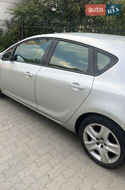 Хэтчбек Opel Astra GTC 2009 в 