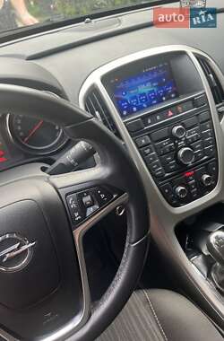 Хэтчбек Opel Astra GTC 2009 в 
