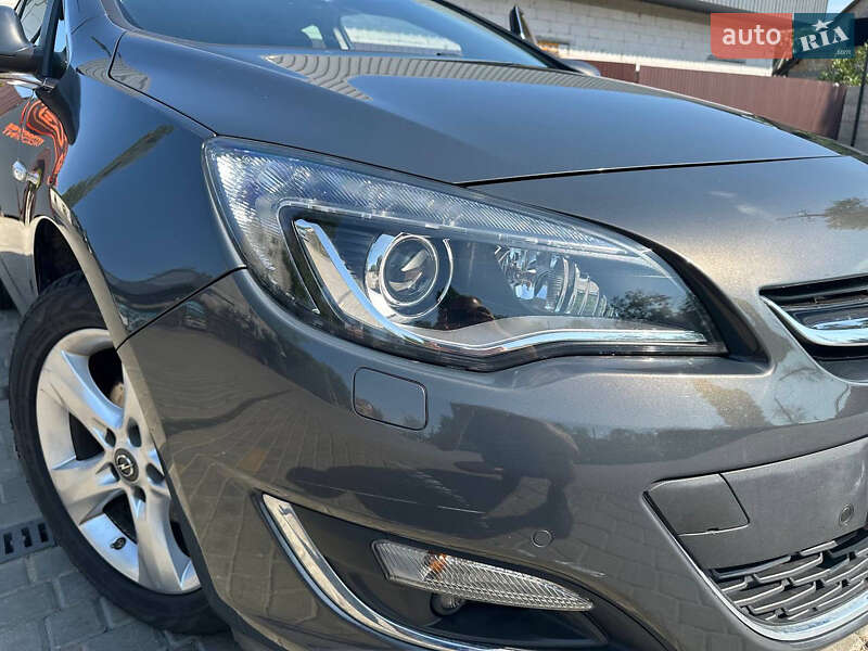 Хэтчбек Opel Astra GTC 2015 в Раздельной