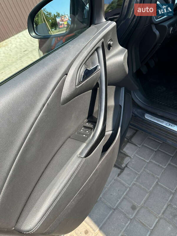 Хэтчбек Opel Astra GTC 2015 в Раздельной