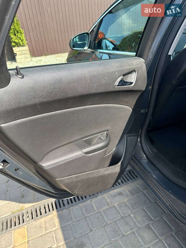 Хэтчбек Opel Astra GTC 2015 в Раздельной