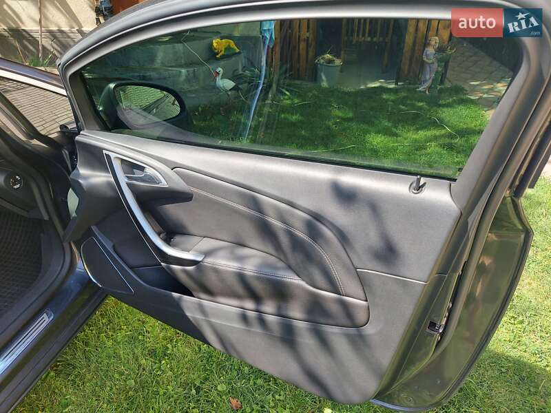 Хэтчбек Opel Astra GTC 2012 в Баре