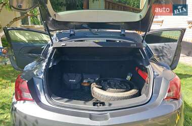 Хэтчбек Opel Astra GTC 2012 в 