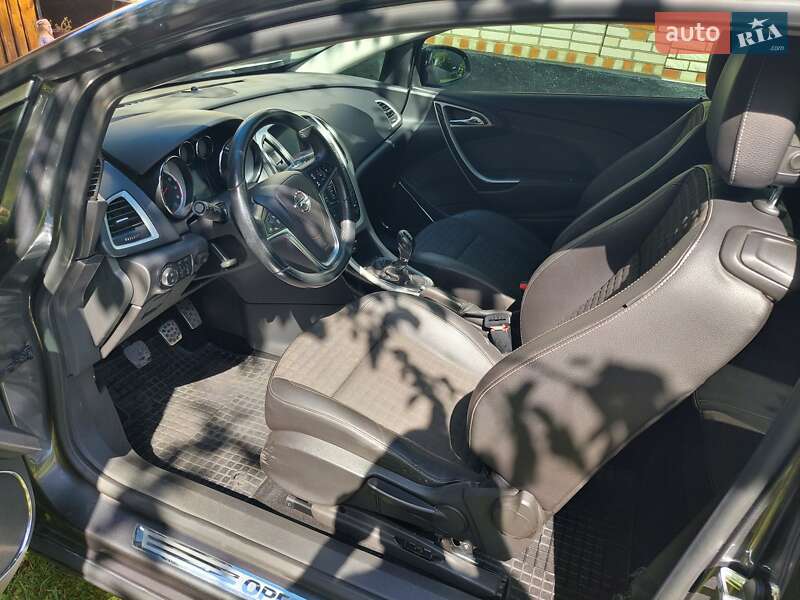 Хэтчбек Opel Astra GTC 2012 в Баре