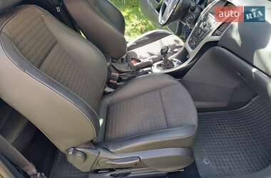 Хэтчбек Opel Astra GTC 2012 в 