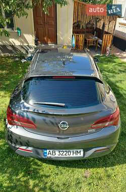 Хэтчбек Opel Astra GTC 2012 в 
