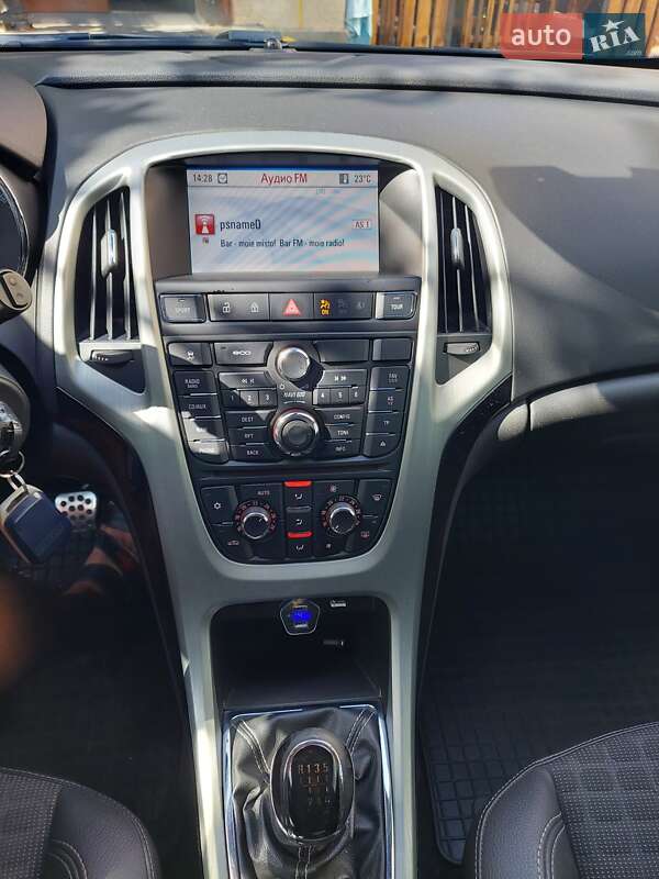 Хэтчбек Opel Astra GTC 2012 в Баре
