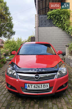 Хэтчбек Opel Astra GTC 2013 в Калуше