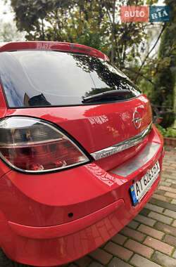 Хетчбек Opel Astra GTC 2013 в 