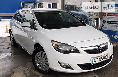 Унiверсал Opel Astra J 2011 в Коломиї