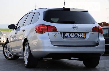 Унiверсал Opel Astra J 2012 в Дрогобичі