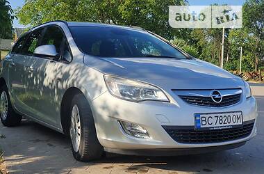 Унiверсал Opel Astra Sports Tourer 2011 в Львові