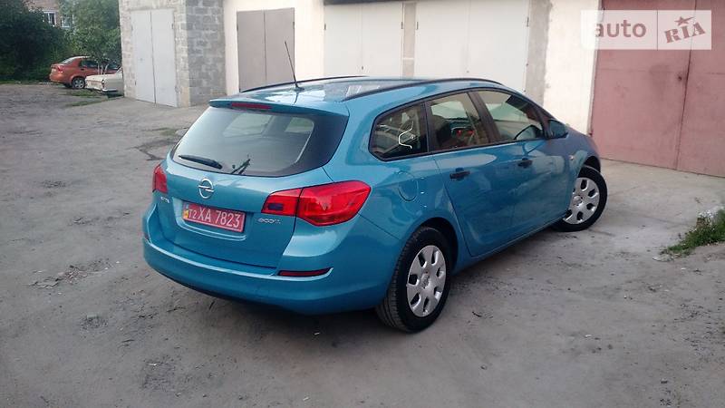 Универсал Opel Astra 2012 в Львове