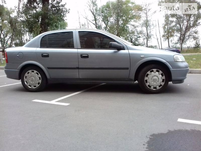 Седан Opel Astra 2006 в 
