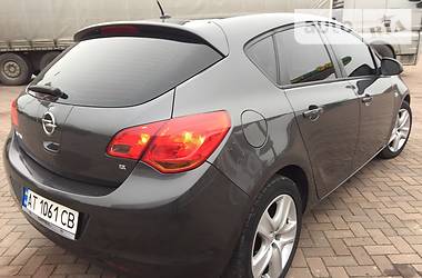 Хэтчбек Opel Astra 2011 в Снятине