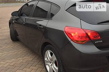 Хэтчбек Opel Astra 2011 в Снятине