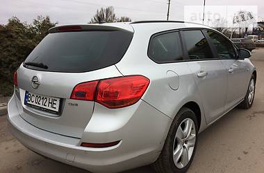 Универсал Opel Astra 2011 в Дрогобыче