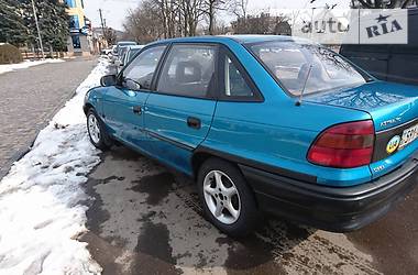 Седан Opel Astra 1996 в Виноградове