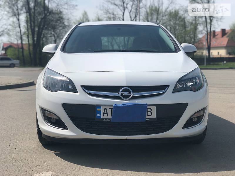 Универсал Opel Astra 2014 в Ивано-Франковске